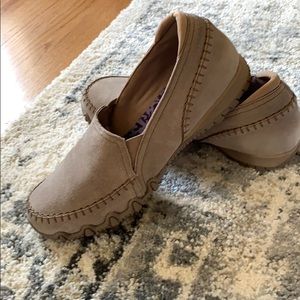 Skechers memory foam shoes